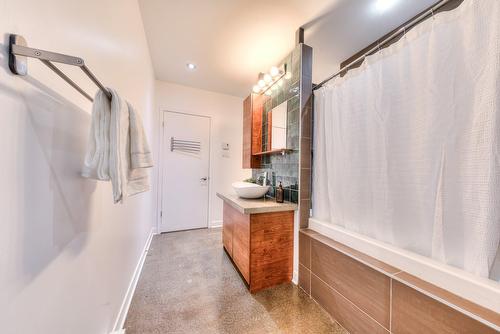 Kitchen - 117-55 Rue Molière, Montréal (Villeray/Saint-Michel/Parc-Extension), QC - Indoor Photo Showing Kitchen With Upgraded Kitchen