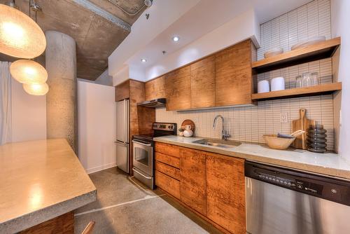 Kitchen - 117-55 Rue Molière, Montréal (Villeray/Saint-Michel/Parc-Extension), QC - Indoor Photo Showing Kitchen