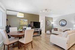 6350  - 304 Place Bonaventure  Brossard, QC J4Z 2T6