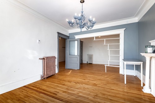 Salon - 7461 Av. De L'Épée, Montréal (Villeray/Saint-Michel/Parc-Extension), QC - Indoor Photo Showing Other Room