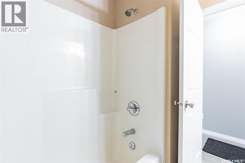 105 303 Lowe Road, Saskatoon, SK - Indoor Photo Showing Bathroom