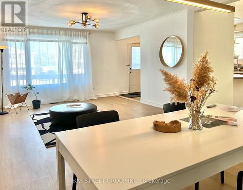 728 SUNNYPOINT DRIVE  Newmarket, ON L3Y 2Z8