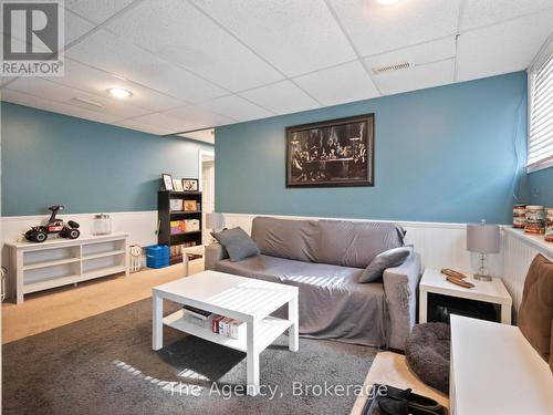 105 Calla Terrace, Welland (Prince Charles), ON - Indoor Photo Showing Living Room