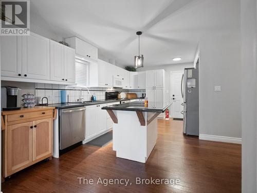 105 Calla Terrace, Welland (Prince Charles), ON - Indoor Photo Showing Kitchen