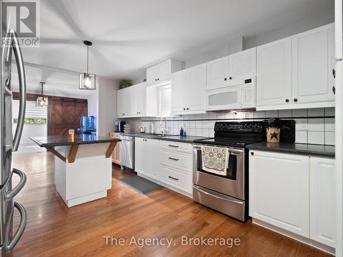 105 Calla Terrace, Welland (Prince Charles), ON - Indoor Photo Showing Kitchen
