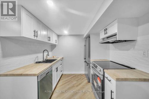 80 Mcanulty Boulevard, Hamilton, ON - Indoor Photo Showing Kitchen