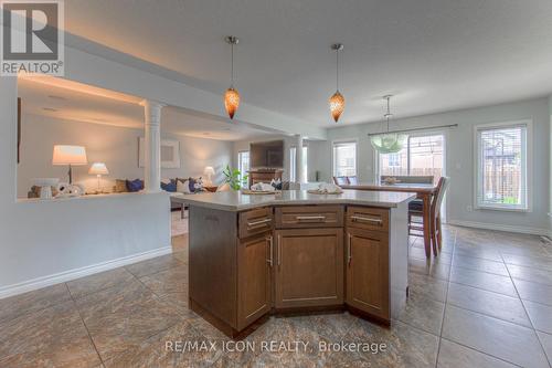 139 Pebblecreek Drive, Kitchener, ON - Indoor Photo Showing Kitchen