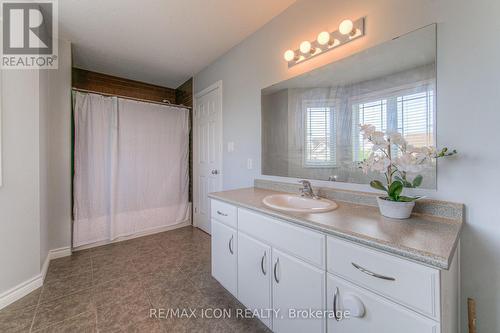 139 Pebblecreek Drive, Kitchener, ON - Indoor Photo Showing Bathroom