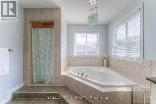 139 Pebblecreek Drive, Kitchener, ON - Indoor Photo Showing Bathroom
