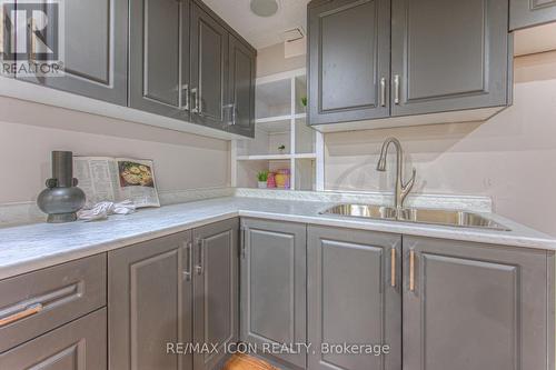 139 Pebblecreek Drive, Kitchener, ON - Indoor Photo Showing Kitchen With Double Sink