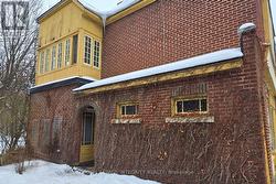 297 1/2 CRICHTON STREET  Ottawa, ON K1M 1W3