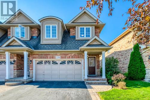 2296 PARKGLEN AVENUE  Oakville, ON L6M 4R3