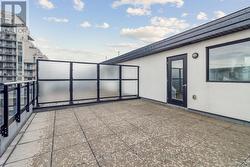 Oversized private terrace - 