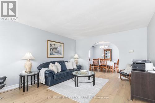 63 Lionsgate Avenue, Hamilton, ON - Indoor Photo Showing Living Room