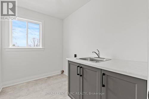 2nd Floor Laundry room. - 4705 Lee Avenue, Niagara Falls (Ascot), ON - Indoor