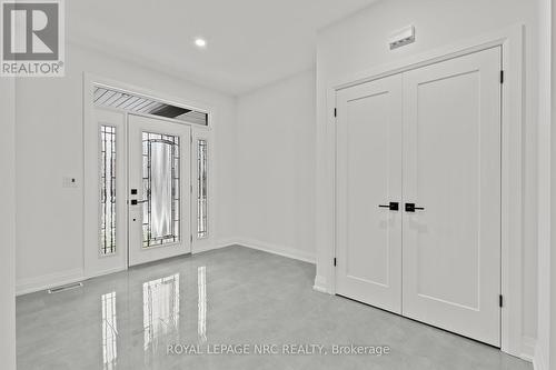 Large, open foyer. - 4705 Lee Avenue, Niagara Falls (Ascot), ON - Indoor Photo Showing Other Room