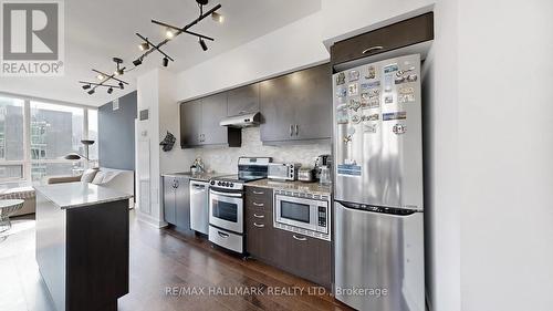 605 - 320 Richmond Street E, Toronto, ON - Indoor Photo Showing Kitchen
