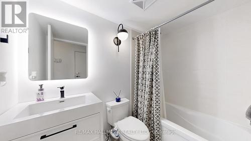 605 - 320 Richmond Street E, Toronto, ON - Indoor Photo Showing Bathroom