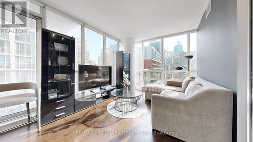 605 - 320 Richmond Street E, Toronto, ON - Indoor Photo Showing Living Room