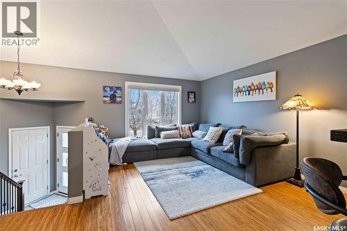 506 Kucey Crescent, Saskatoon, SK - Indoor Photo Showing Living Room