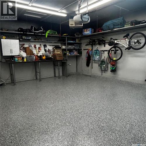 506 Kucey Crescent, Saskatoon, SK - Indoor Photo Showing Garage