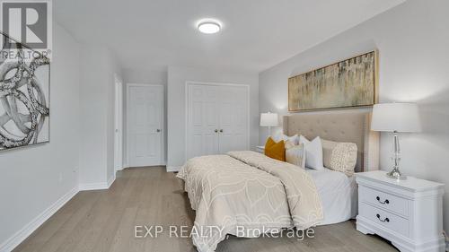 7159 Spyglass Crescent, Mississauga, ON - Indoor Photo Showing Bedroom