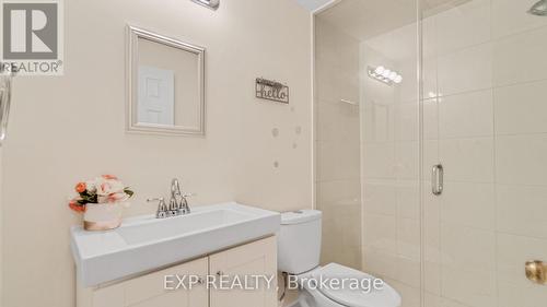 7159 Spyglass Crescent, Mississauga, ON - Indoor Photo Showing Bathroom