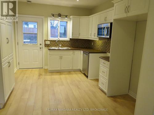 52 Mccormick Street, Welland (Prince Charles), ON - Indoor Photo Showing Kitchen