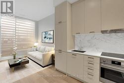 106 - 10 HONEYCRISP CRESCENT  Vaughan, ON L4K 5Z8