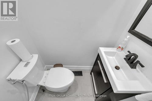 40 Stately Way, Markham, ON - Indoor Photo Showing Bathroom