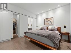 Primary bedroom w. walk in closet - 