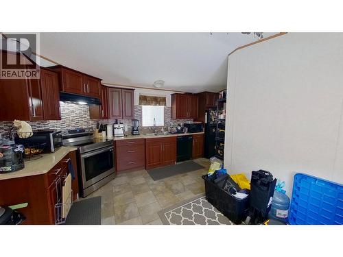 8125 85A Avenue, Fort St. John, BC - Indoor Photo Showing Kitchen
