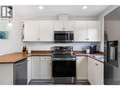 1355 Findlay Road Unit# 128, Kelowna, BC - Indoor Photo Showing Kitchen