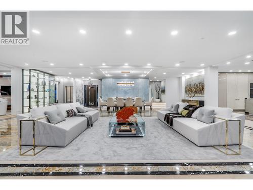1123 Crestline Road, West Vancouver, BC - Indoor Photo Showing Living Room