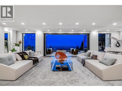 1123 Crestline Road, West Vancouver, BC - Indoor Photo Showing Living Room