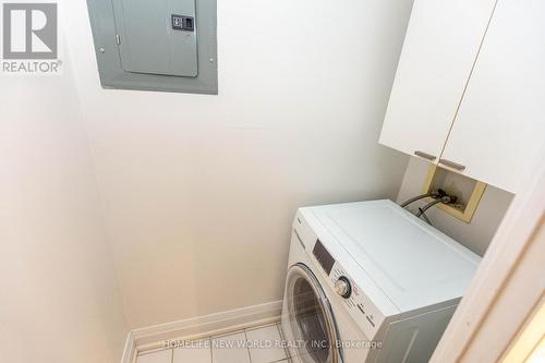 951 - 111 Elizabeth Street, Toronto, ON - Indoor Photo Showing Laundry Room