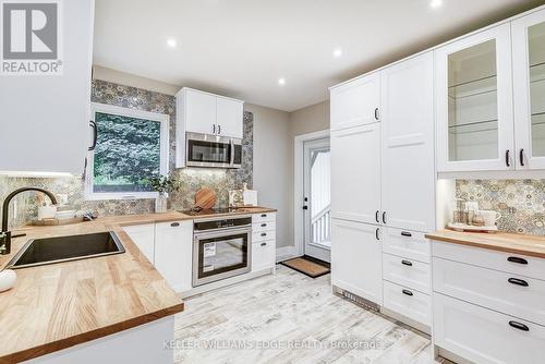 32 Cumberland Avenue, Hamilton, ON - Indoor Photo Showing Kitchen With Upgraded Kitchen