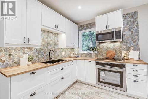 32 Cumberland Avenue, Hamilton, ON - Indoor Photo Showing Kitchen