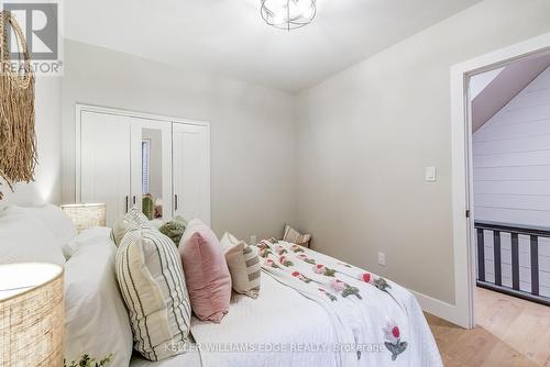 32 Cumberland Avenue, Hamilton, ON - Indoor Photo Showing Bedroom