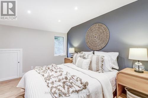 32 Cumberland Avenue, Hamilton, ON - Indoor Photo Showing Bedroom