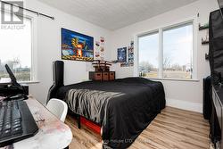 Bedroom 2 - Laminate Floors, Large Windows - 