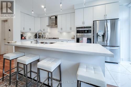 5680 Longboat Avenue, Mississauga, ON - Indoor Photo Showing Kitchen With Upgraded Kitchen