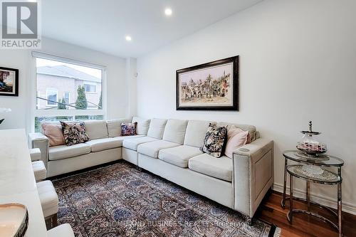 5680 Longboat Avenue, Mississauga, ON - Indoor Photo Showing Living Room