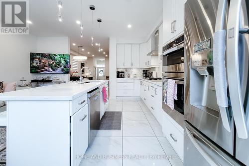5680 Longboat Avenue, Mississauga, ON - Indoor Photo Showing Kitchen With Upgraded Kitchen