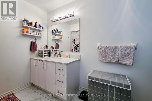 5680 Longboat Avenue, Mississauga, ON - Indoor Photo Showing Bathroom