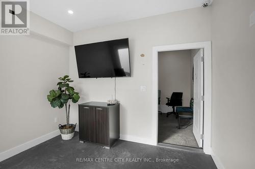 302 Wellington Road, London South (South H), ON 