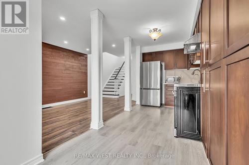 3865 Allcroft Road, Mississauga, ON - Indoor Photo Showing Kitchen