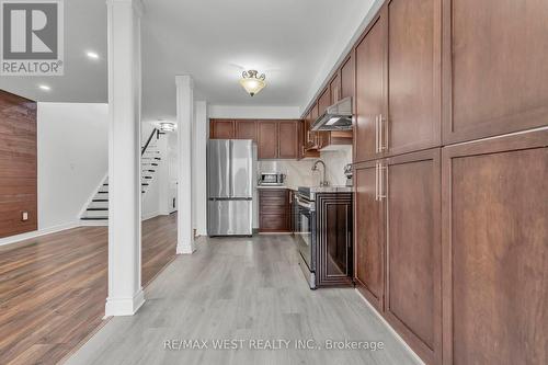 3865 Allcroft Road, Mississauga, ON - Indoor Photo Showing Kitchen