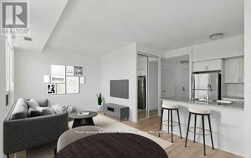 3701 - 208 ENFIELD PLACE  Mississauga, ON L5B 0G8