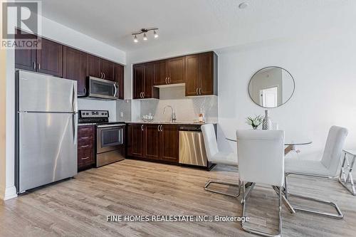 514 - 2800 Keele Street, Toronto, ON - Indoor Photo Showing Kitchen